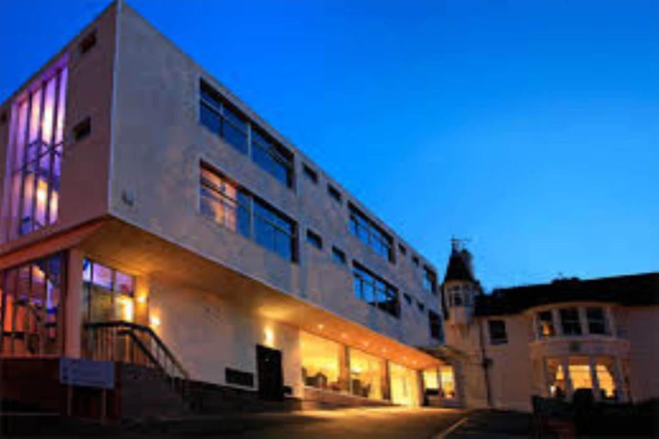 Oyo Clayton Lodge นิวคาสเซิล-อันเดอร์-ไลม์ ภายนอก รูปภาพ