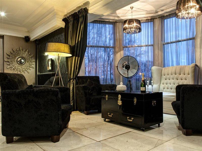 Oyo Clayton Lodge นิวคาสเซิล-อันเดอร์-ไลม์ ภายนอก รูปภาพ