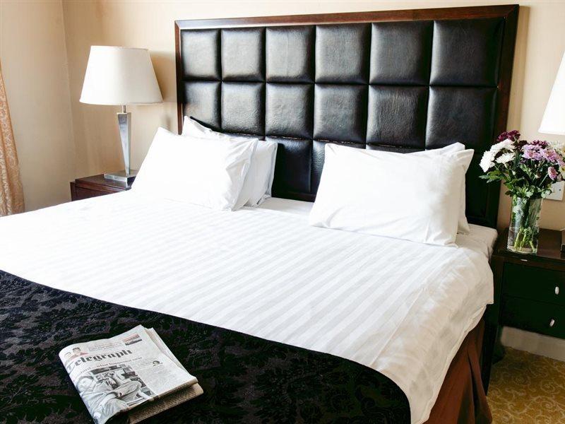 Oyo Clayton Lodge นิวคาสเซิล-อันเดอร์-ไลม์ ภายนอก รูปภาพ