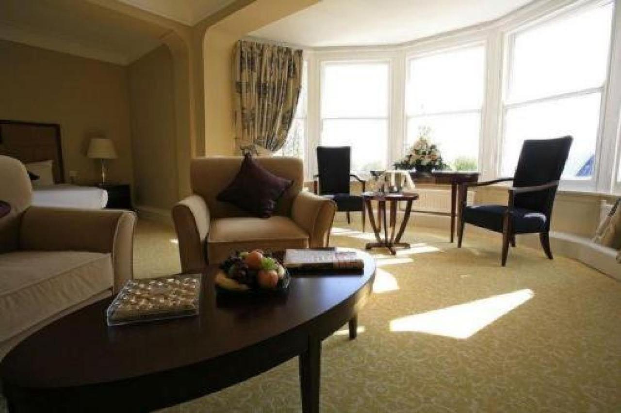 Oyo Clayton Lodge นิวคาสเซิล-อันเดอร์-ไลม์ ภายนอก รูปภาพ