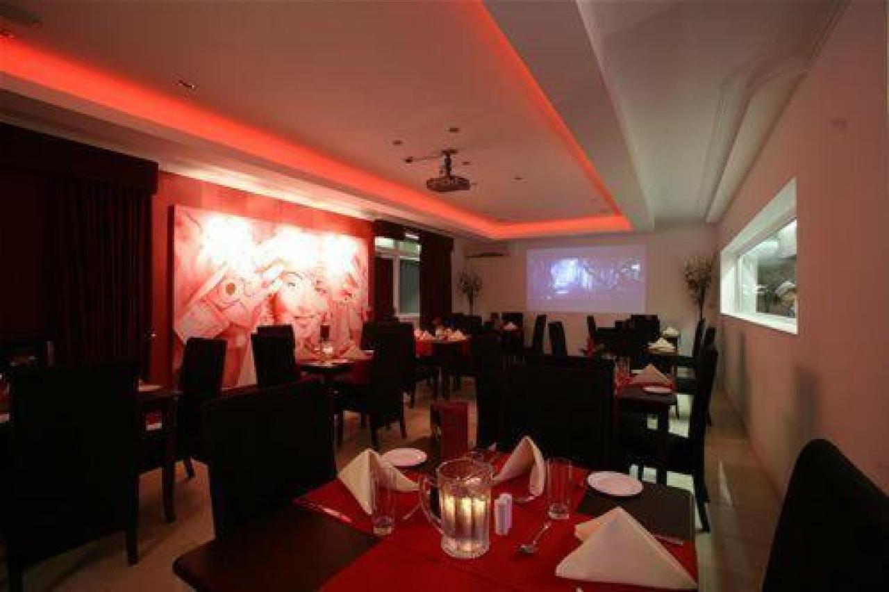 Oyo Clayton Lodge นิวคาสเซิล-อันเดอร์-ไลม์ ภายนอก รูปภาพ