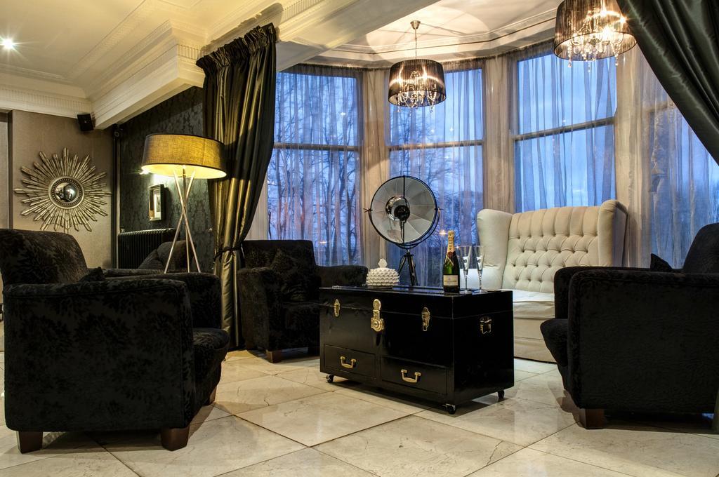 Oyo Clayton Lodge นิวคาสเซิล-อันเดอร์-ไลม์ ภายนอก รูปภาพ