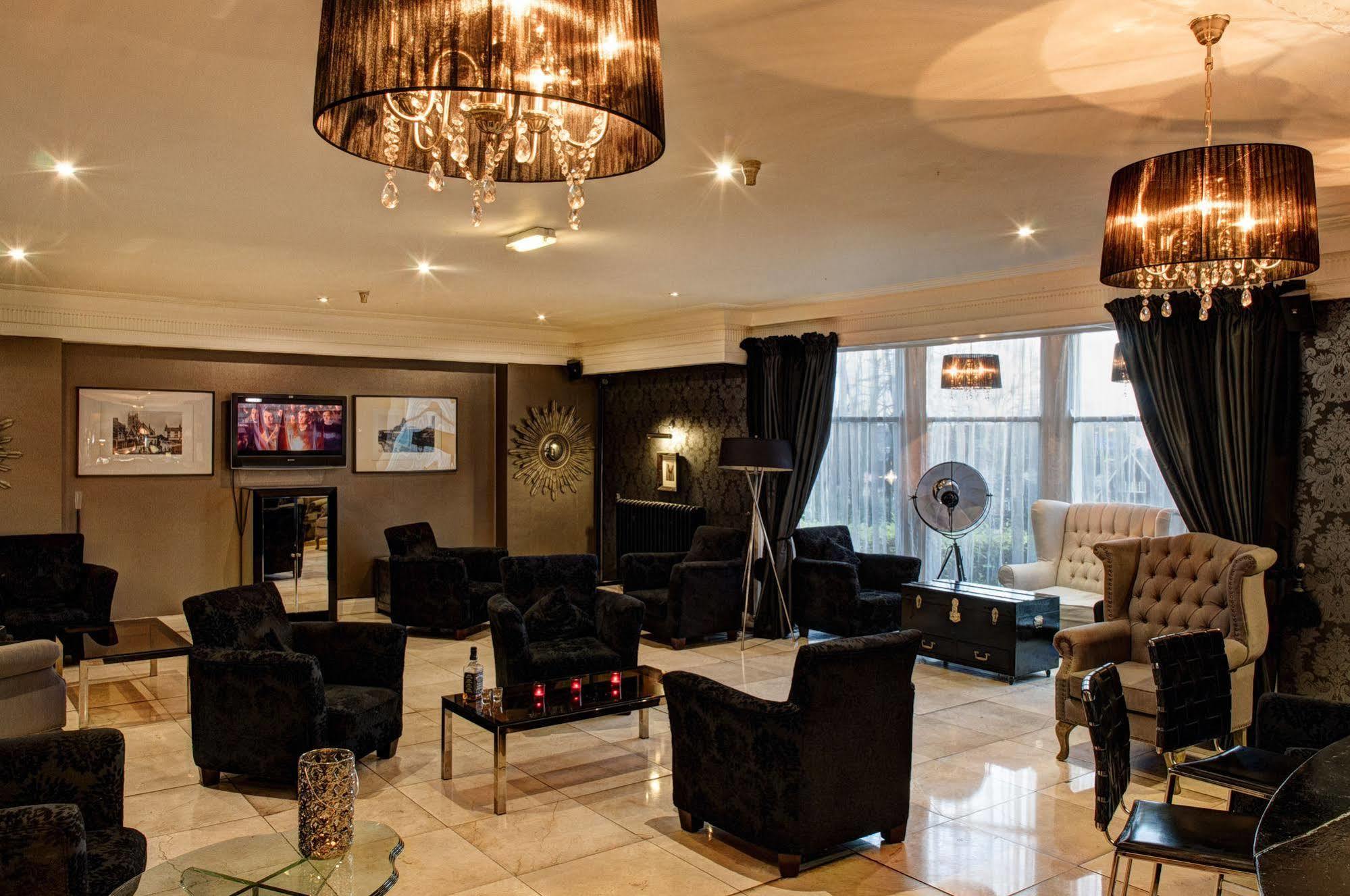 Oyo Clayton Lodge นิวคาสเซิล-อันเดอร์-ไลม์ ภายนอก รูปภาพ