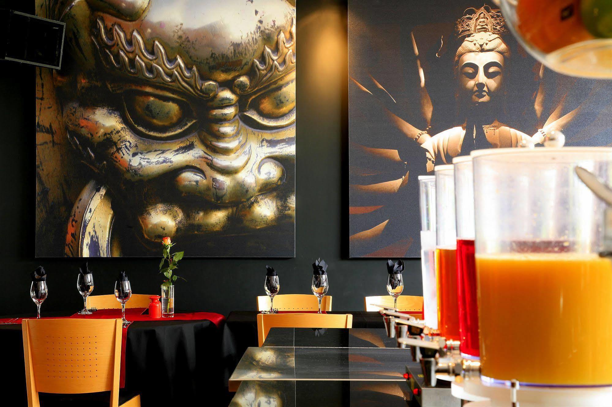Oyo Clayton Lodge นิวคาสเซิล-อันเดอร์-ไลม์ ภายนอก รูปภาพ