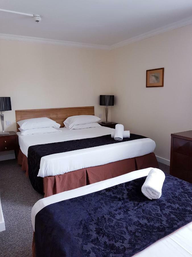 Oyo Clayton Lodge นิวคาสเซิล-อันเดอร์-ไลม์ ภายนอก รูปภาพ