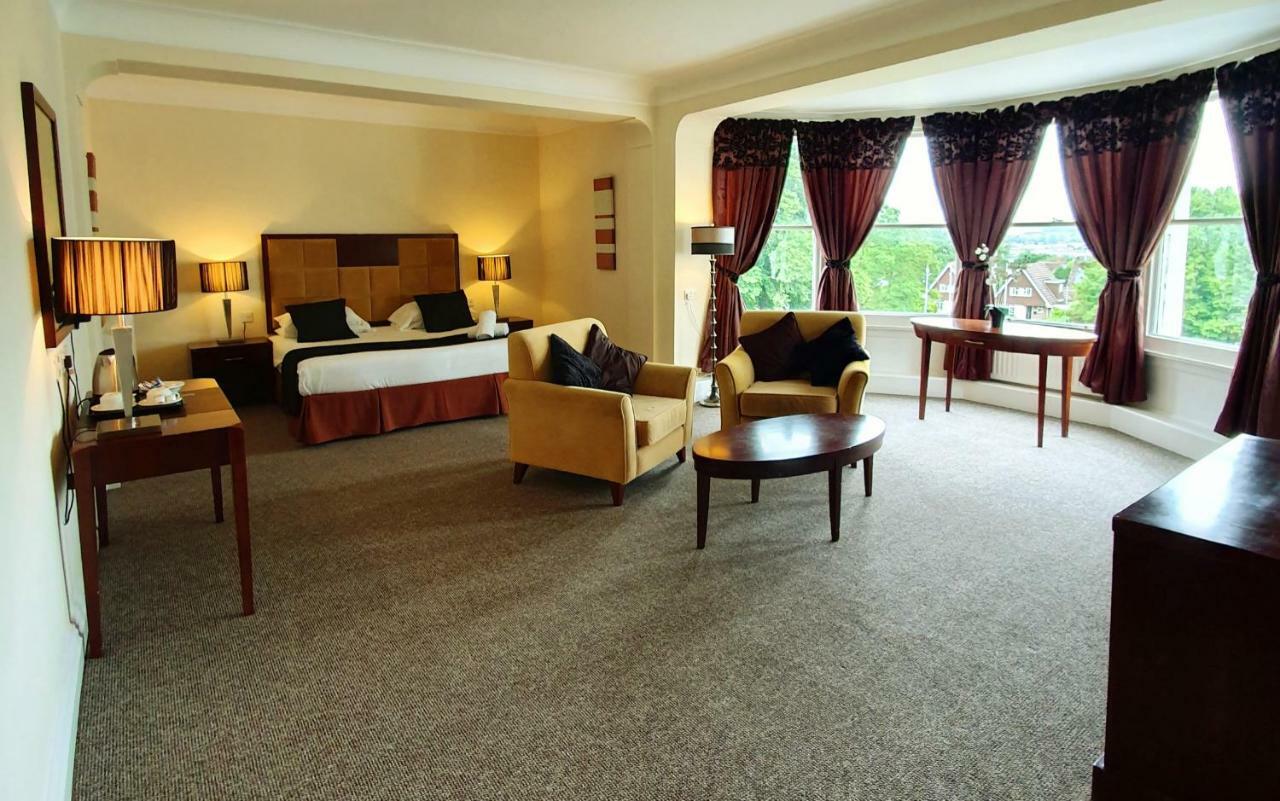 Oyo Clayton Lodge นิวคาสเซิล-อันเดอร์-ไลม์ ภายนอก รูปภาพ